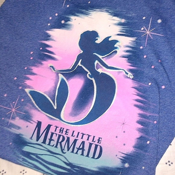 ๐งโโ๏ธ The Little Mermaid sparkly shirt from Disney store - Picture 7 of 10